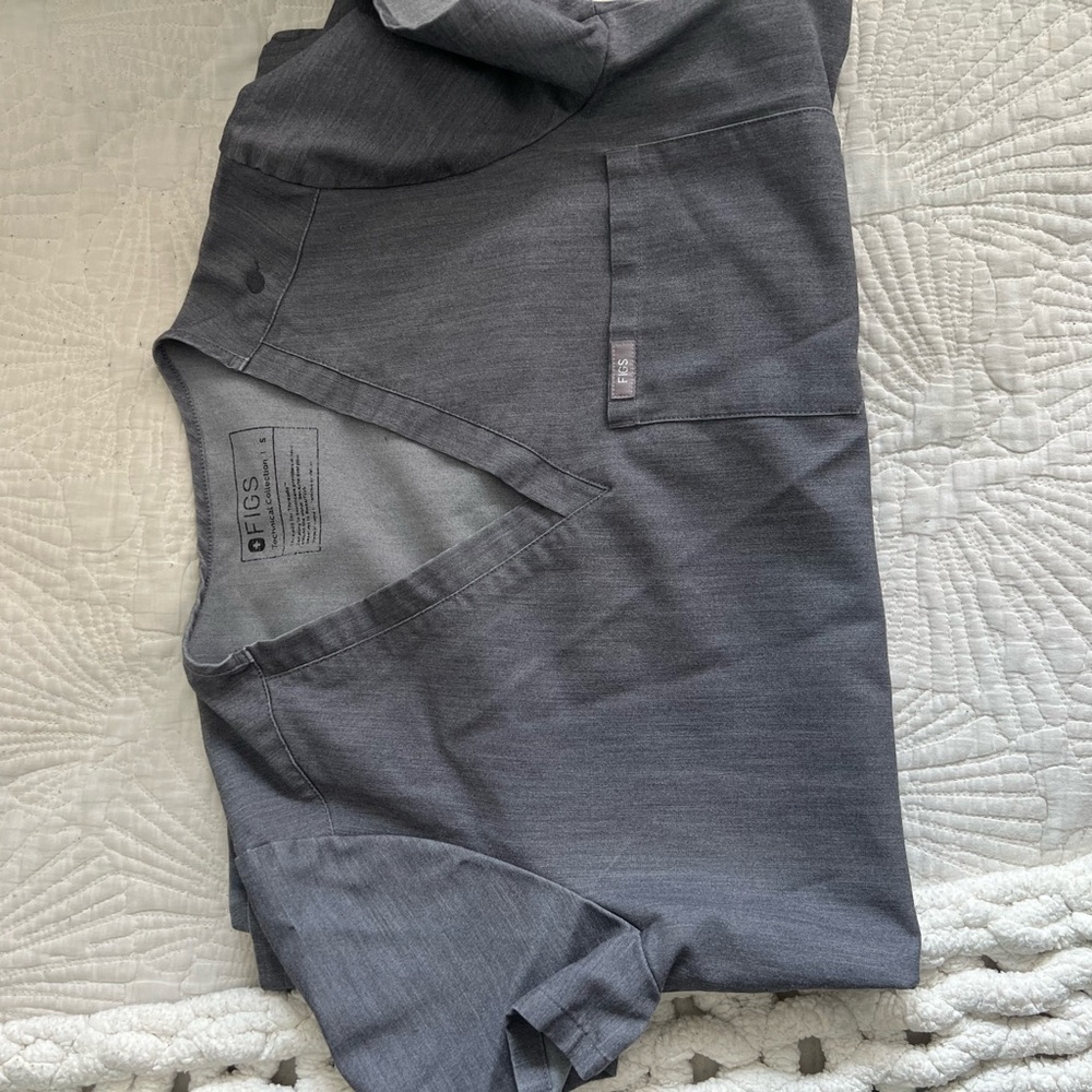 Figs Catrina Graphite Scrub Top, Zamora Jogger Scrub Pants, Yola scrub pants